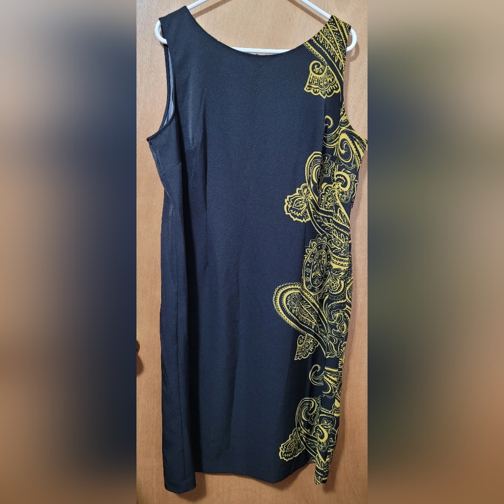 Maya Brooke Sleeveless Black & Gold Paisley Dress 18W